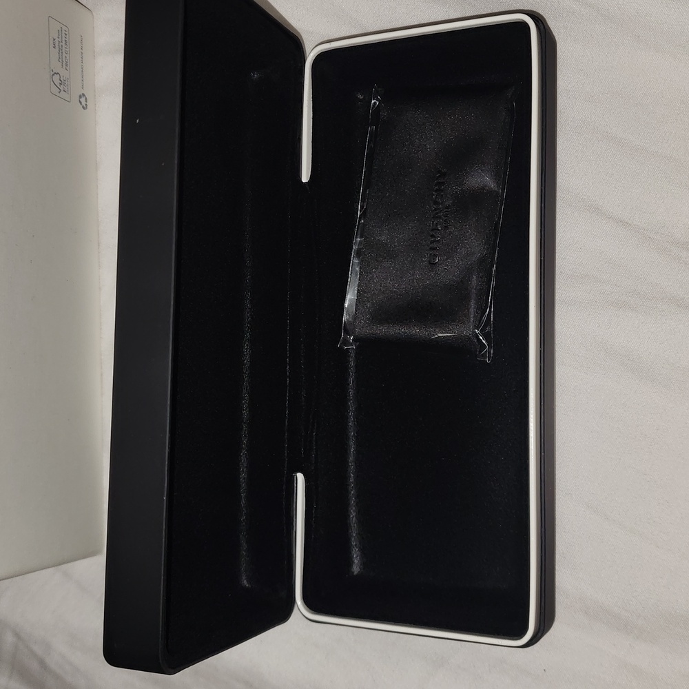 Givenchy hard case shell - Picture 5 of 5